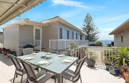 Port Stephens Council House | Moana Blue at Shoal Bay