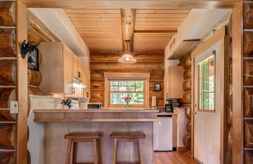 Golden Cabin | Moberly Lodge