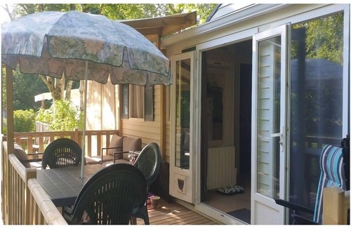 Saint-Yvi House | Mobil-home 3 Chambres Dans un Camping Boisé