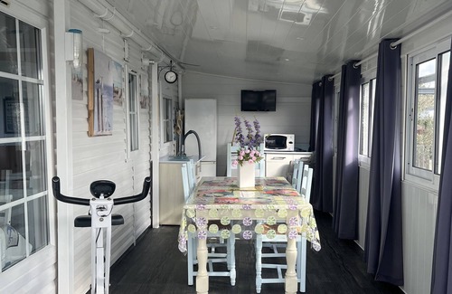 Ouistreham House | Mobil Home au Jardin du Canal de Ouistreham Riva Bella