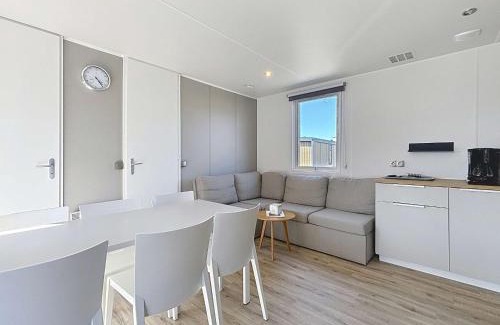 Jullouville-les-Pins House | Mobil-home confort 3 ch, piscine chauffée, 200m plage, parking, WiFi, animaux admis - FR-1-361A-72