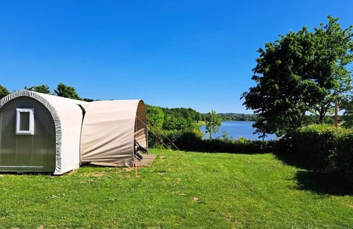 Pressignac House | Mobil-home Limousin Premium 32m2 (3 rooms -6pers) + überdachte Terrasse + TV + Geschirrspüler +Chiliennes 6 Personen