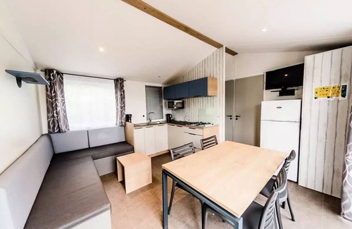 Pressignac House | Mobil-Home Limousin Comfort 30m2 Seeblick (3K-6pers)+überdachte Terrasse+TV 6 Personen