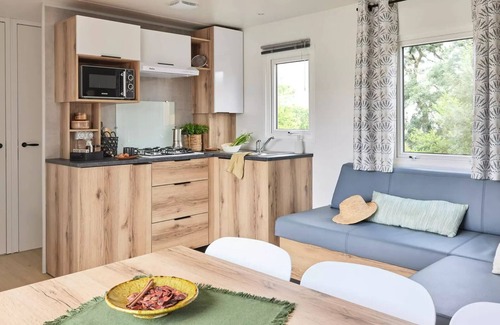 Pouzauges House | Mobil-home Prestige Smala - 4 Schlafzimmer - 2 Badezimmer - 2 WC - CLIM - TV + Geschirrspüler 8 Personen