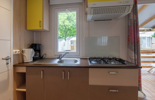 Lavilledieu House | Mobile Home 'A - 1-4 Pers' with Shared Pool, Private Terrace and Shared Garden