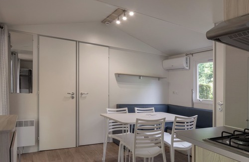 Lavilledieu House | Mobile Home 'Confort B - 1-6 Pers' with Shared Pool, Private Terrace and Shared Garden