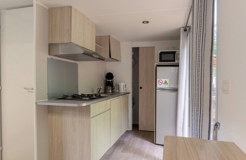 Lavilledieu House | Mobile Home 'Confort C - 1-6 Pers' with Shared Pool, Private Terrace and Shared Garden