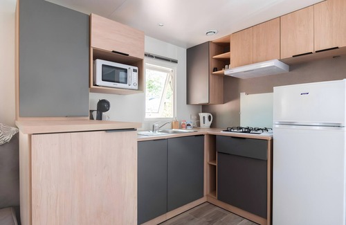 Bretagne-d'Armagnac RV Rental | Mobile Home 'Mobilhome Confort 4 Personnes 63' with Private Terrace, Private Garden and Wi-Fi