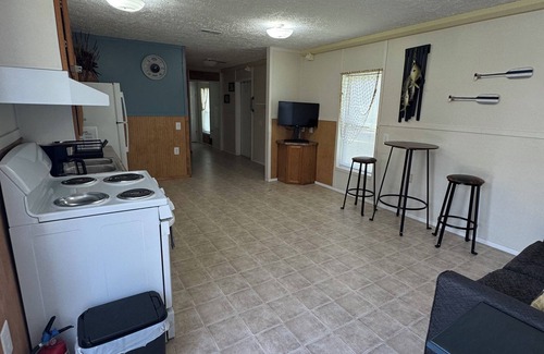 Mineola House | mobile home in Mineola area. Perfect for the FISHERMEN of our local lakes.
