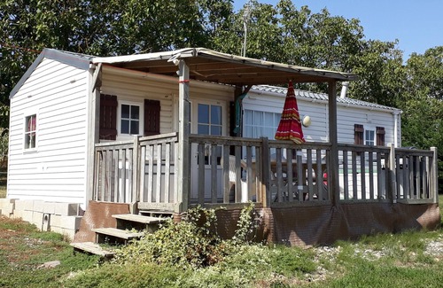 Saint-Lattier House | mobile home in the countryside