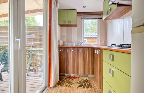 Saint-Chamassy House | Mobile Home 'Le Perigord Vert' with Shared Pool, Private Terrace and Wi-Fi
