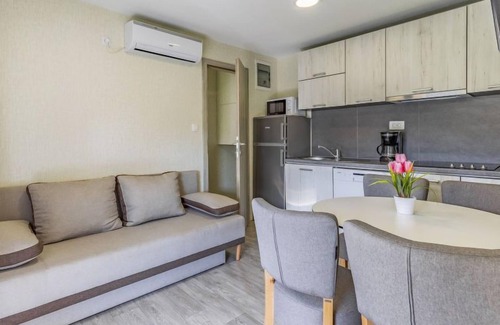 Banjole House | Mobile home Luxury Premium by Interhome