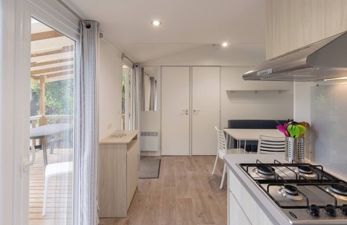 Lavilledieu House | Mobile Home 'Mobil-home E - 1-6 Pers' with Shared Pool, Private Terrace and Shared Garden
