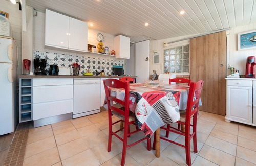 Saint-Jacques RV Rental | Mobile Home 'Mobilhome Rénové Sarzeau' with Private Terrace and Private Garden