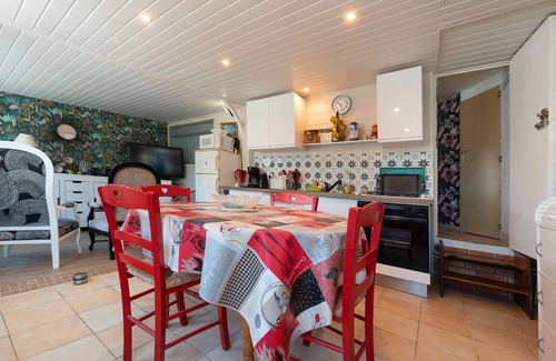 Saint-Jacques RV Rental | Mobile Home 'Mobilhome Rénové Sarzeau' with Private Terrace and Private Garden