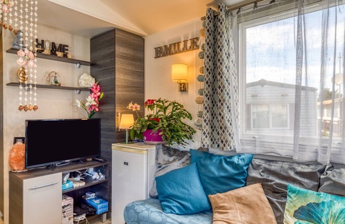 Perols House | Mobile Home "Tout Confort" with Shared Pool & Private Terrace
