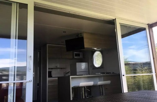 Rosans House | Mobilheim Komfort "Visio" + CLIM 34m2 - 2 Schlafzimmer - integrierte Terrasse 8m2 + LV + TV + Nespresso 4 Personen