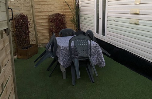 Saint-Romain-sur-Cher House | Mobilhome privé 10 min zoo de beauval /château de la vallée de la Loire