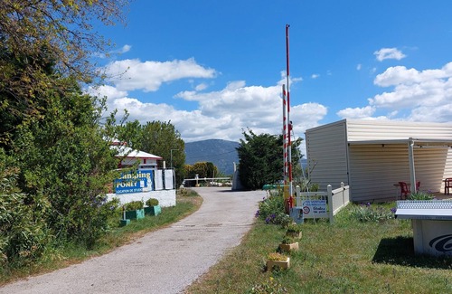 Sainte-Croix-du-Verdon House | Mobilhome in a 3-star campsite, with swimming pool and children's play area.