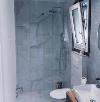 Hrastnik Apartment | Mobilna hiška pod Lipo