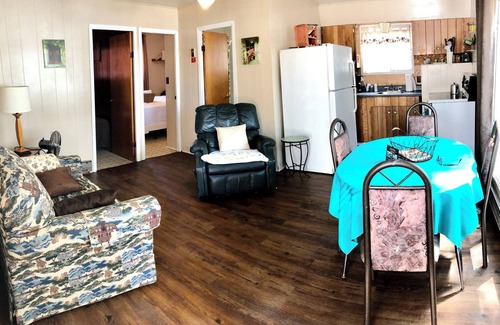 Lavigne Cottage | Mockingbird #7 Graceland Cottages