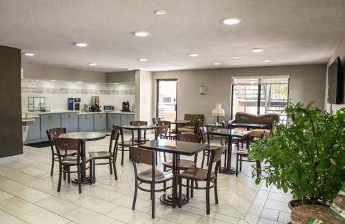 Mexia Hotel | Mockingbird Inn & Suites