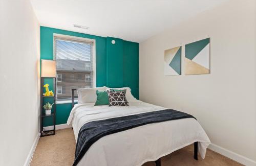 DeBaliviere Place Apartment | Mod Apartment next to Forest Park/Zoo/WashU/BJC