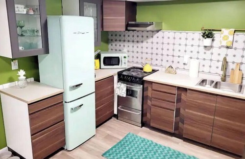 Edgewood Apartment | Mod LodgenFamily Friendly nDIY BreakfastnEV charging