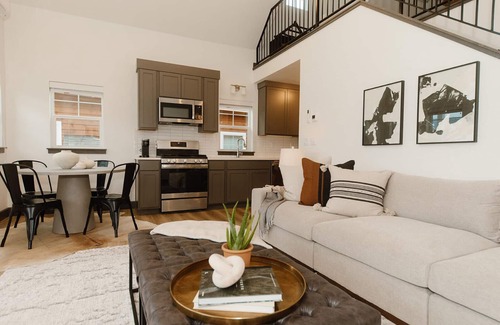 Dover Bay House | Mod lux bungalow, year round activities, lake living, ski Schweitzer