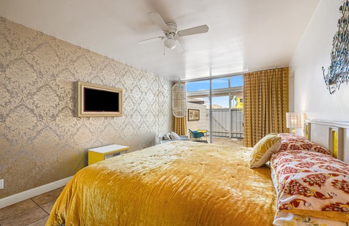 Magnesia Falls Cove Condo | Mod Mirage 60's Architectural Gem- glamorous tranquility by the mountains in RM!