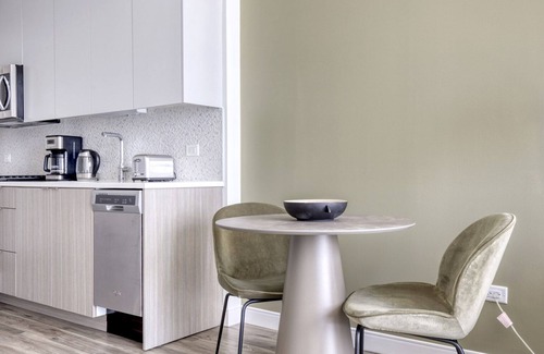 South Loop Apartment | Mod South Loop 1BR w/Lounge, Pool & Gym near Grant Park, by Blueground