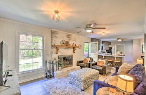 Oakwood House | Mod Stable House on 10 Acres, Walk to Lake!