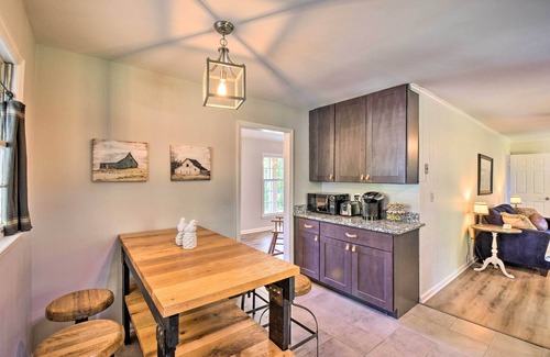 Oakwood House | Mod 'Stable House' on 10 Acres, Walk to Lake!