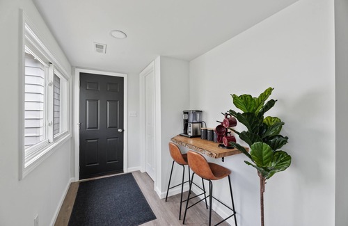 Oxbow House | Modern Mandon Retreat: All-Sports Lakefront, 4 Beds, Dock & Beach, Kayaks, Games