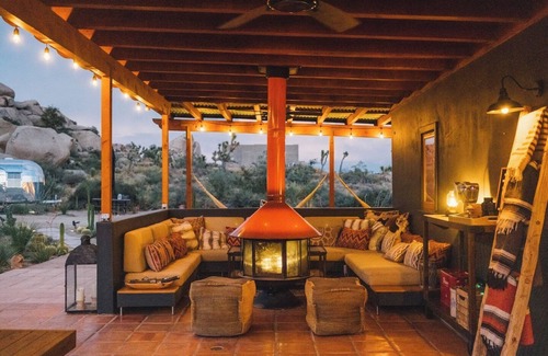 Pioneertown House | Mod West Ranch: Breathtaking Boulder Playground