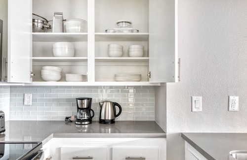 Warner Center Apartment | Mod Woodland Hills 1BR w/Pool & Gym, near Warner Center, by Blueground