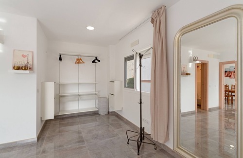 Las Palmas de Gran Canaria Apartment | Modern Loft Las Palmas Views – 2 En-Suite Rooms