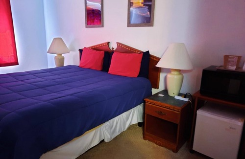 Gwinn Hotel | Model Towne Inn
