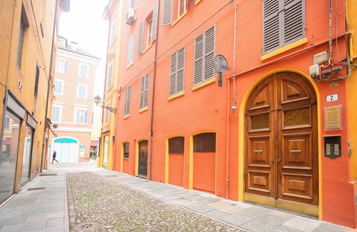 Old Town Apartment | Modena Centro Suite del Vicolo with free parking
