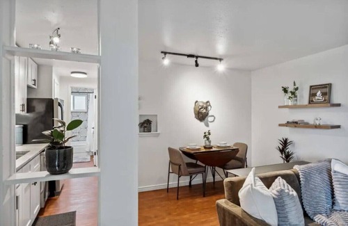 Englewood Apartment | Modern 1/1 Walkable &Lux Bedding