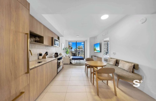 Downtown Miami Apartment | Modern 1-BD Condo in Downtown Miami | City Views, Gym, Spa & Wellness