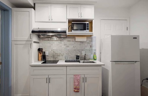 Inner Parkside House | Modern 1 bed/1 living near SFSU