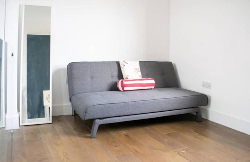 Upper Clapton Apartment | Modern 1 Bed 2-Storey Flat in Clapton