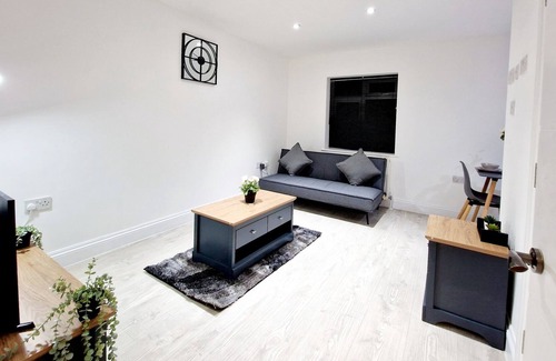 Uxbridge South Apartment | Modern 1 Bed Apartment in Uxbridge