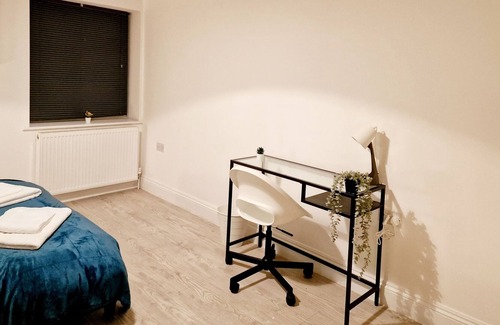 Uxbridge South Apartment | Modern 1 Bed Apartment in Uxbridge