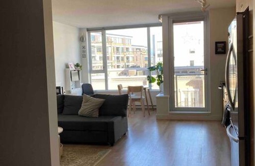 Mount Pleasant Condo | Modern 1 Bed Condo in the heart of Vancouver