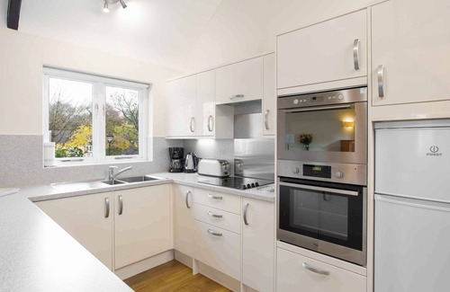 Milton Damerel Ski Chalet | Modern 1-Bed House | Countryside Resort | Sleeps 4