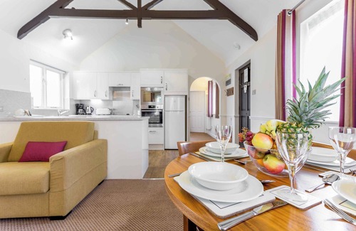 Milton Damerel Ski Chalet | Modern 1-Bed House | Countryside Resort | Sleeps 4