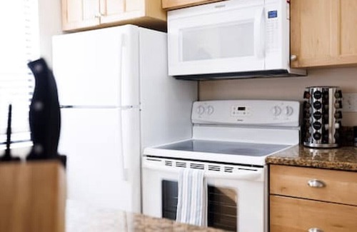 Englewood Apartment | Modern 1 bed condo in DTC