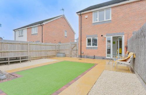 Burton on Trent Apartment | Modern 1 Bedroom House in Burton-on-Trent